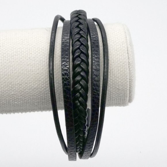 Bracelet Mens Black Leather. Magnetic Latch. - Picture 2 of 3